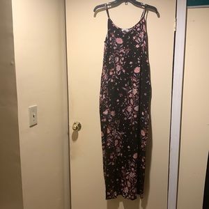 Dress sz S (HAS POCKETS ON SIDE)